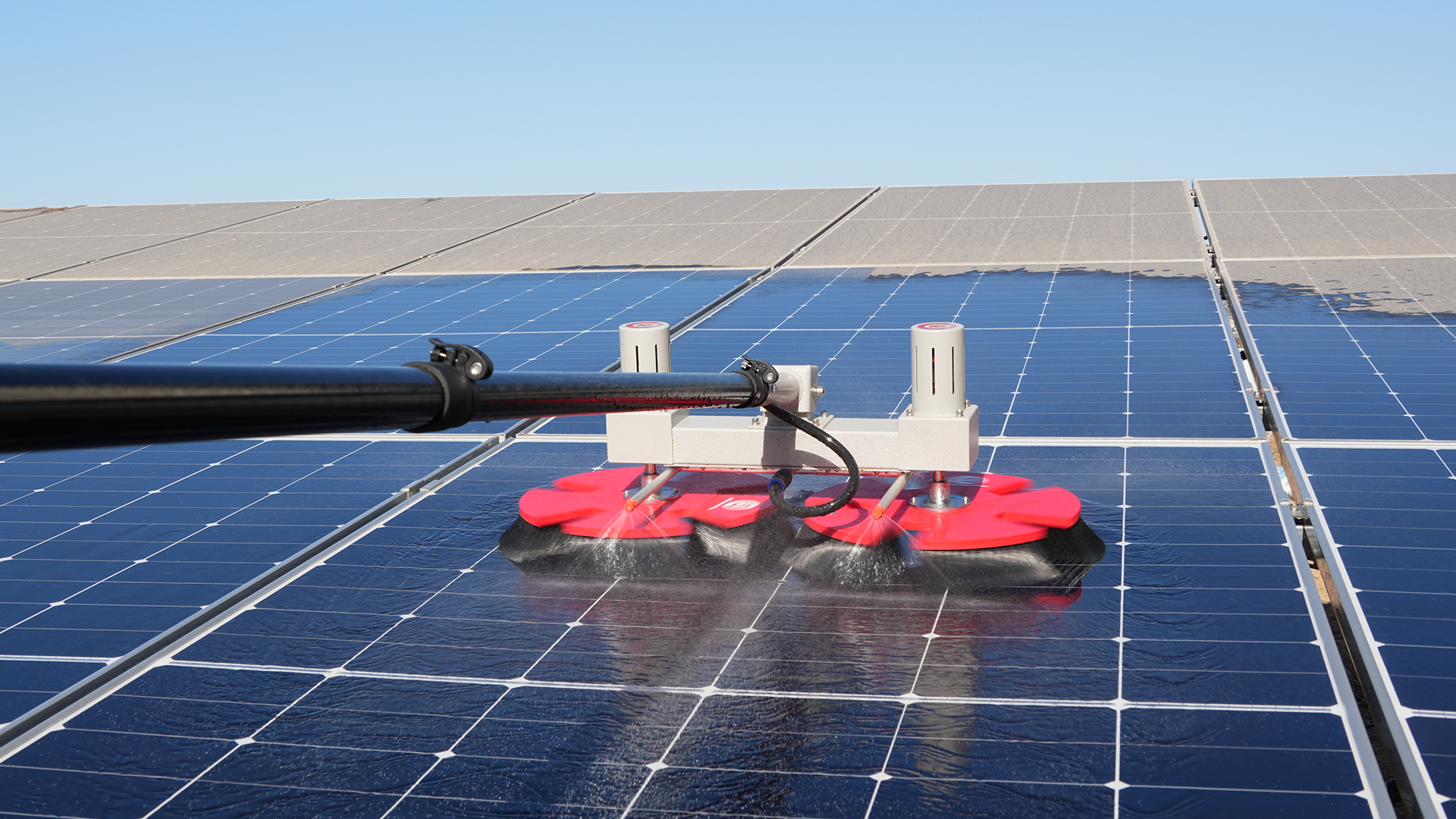 RhinoPole·EH2-CF6 double-row solar panel cleaning solution